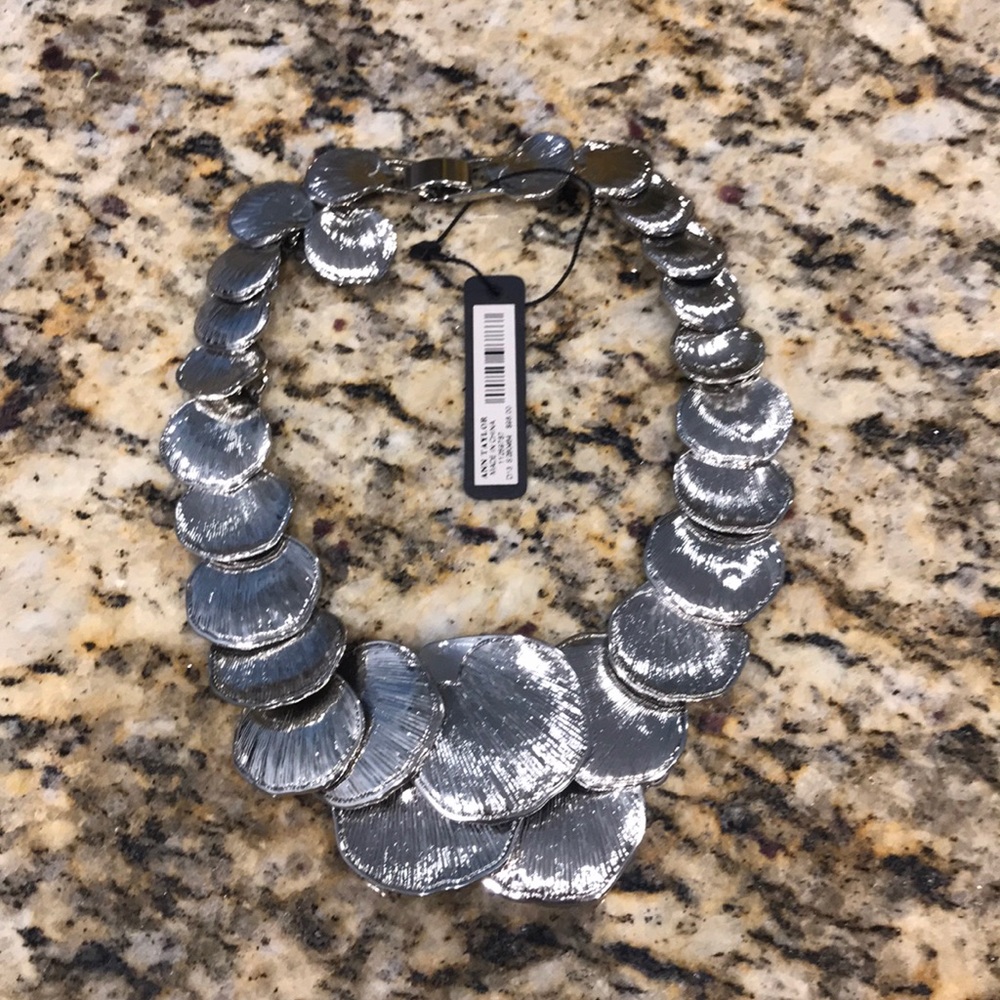 Ann Taylor silver shell necklace